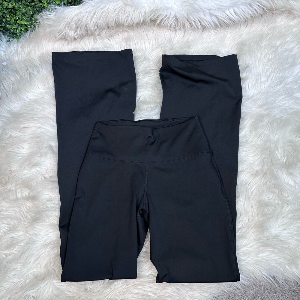Victoria secret PINK active flare pants in color‎ black